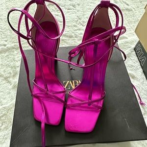 New in box Zara heels